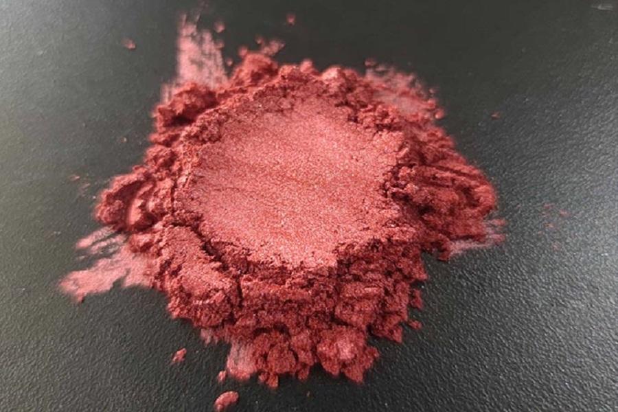 Do different effect pigments require specific application techniques?
